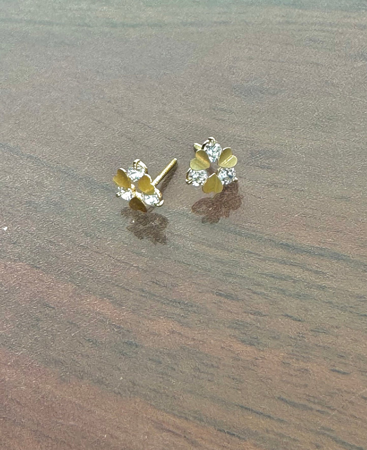 Heart and stone earring wreath